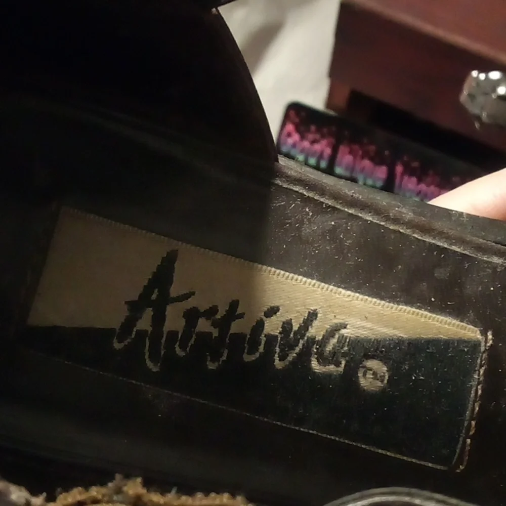 Artiva Leather Shoes - Size 6 - Picture 5 of 7